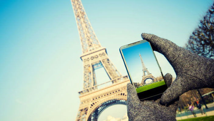 Noen som bruker Google Goggles på Eiffeltårnet