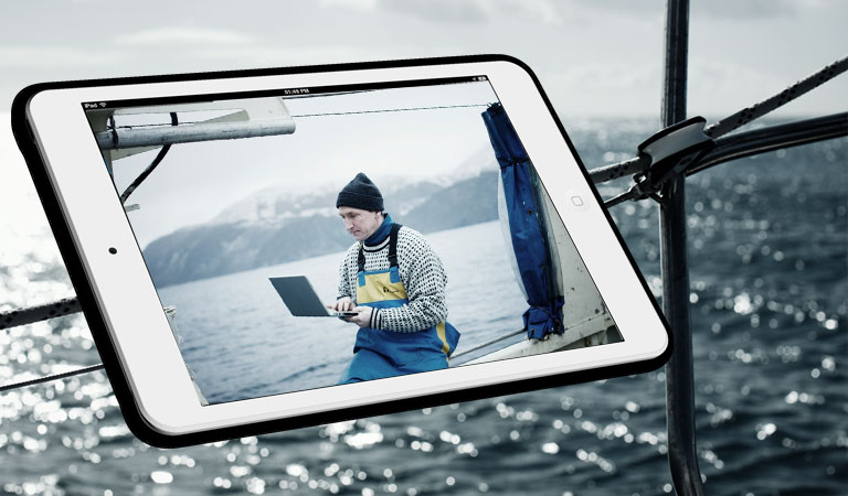 iPad i båten er praktisk og morsomt