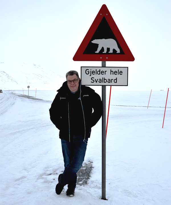 Harald Fagermoen ved isbjørnskilt