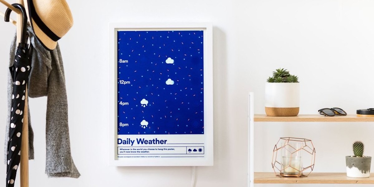 Denne plakaten har samlet inn nærmere over 400 000 kroner på Kickstarter, og bruker «smartblekk» til å gjenspeile dagens værmelding. (Foto: Typified Weather Poster)