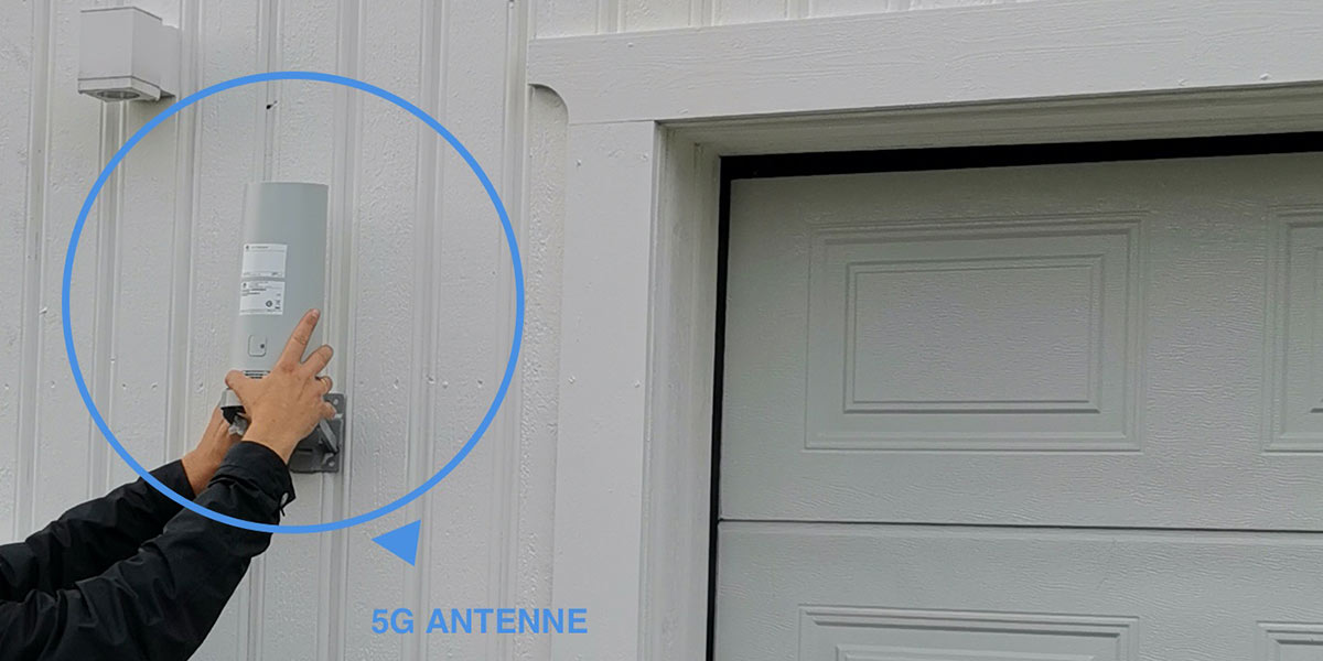 5G-antenne monteres på vegg på utsiden