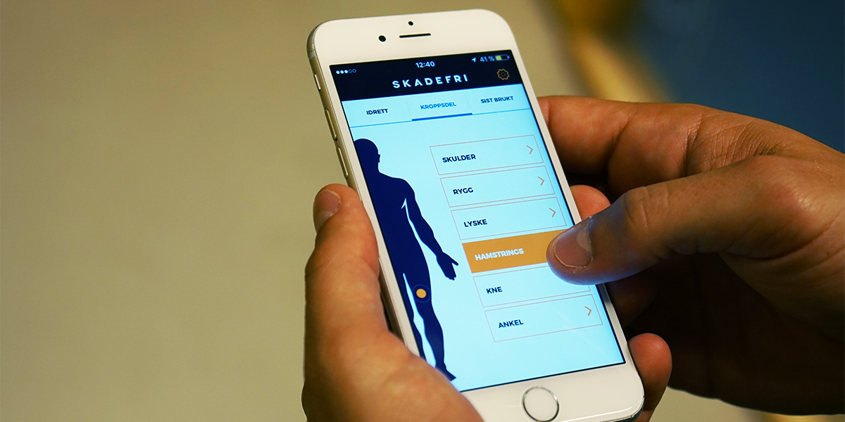 mobil i hender med skadefri helse-apper