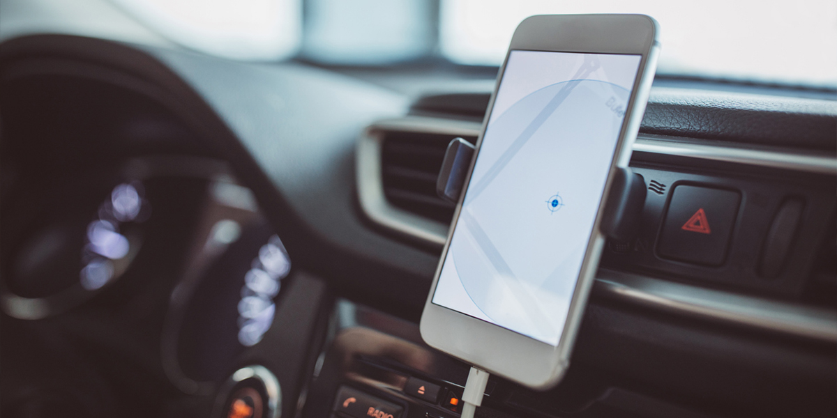 mobil i bil riktig forskriftsmessig holder