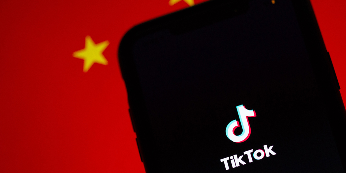 Flere land frykter at TikTok gir brukerdata til kinesiske myndigheter.